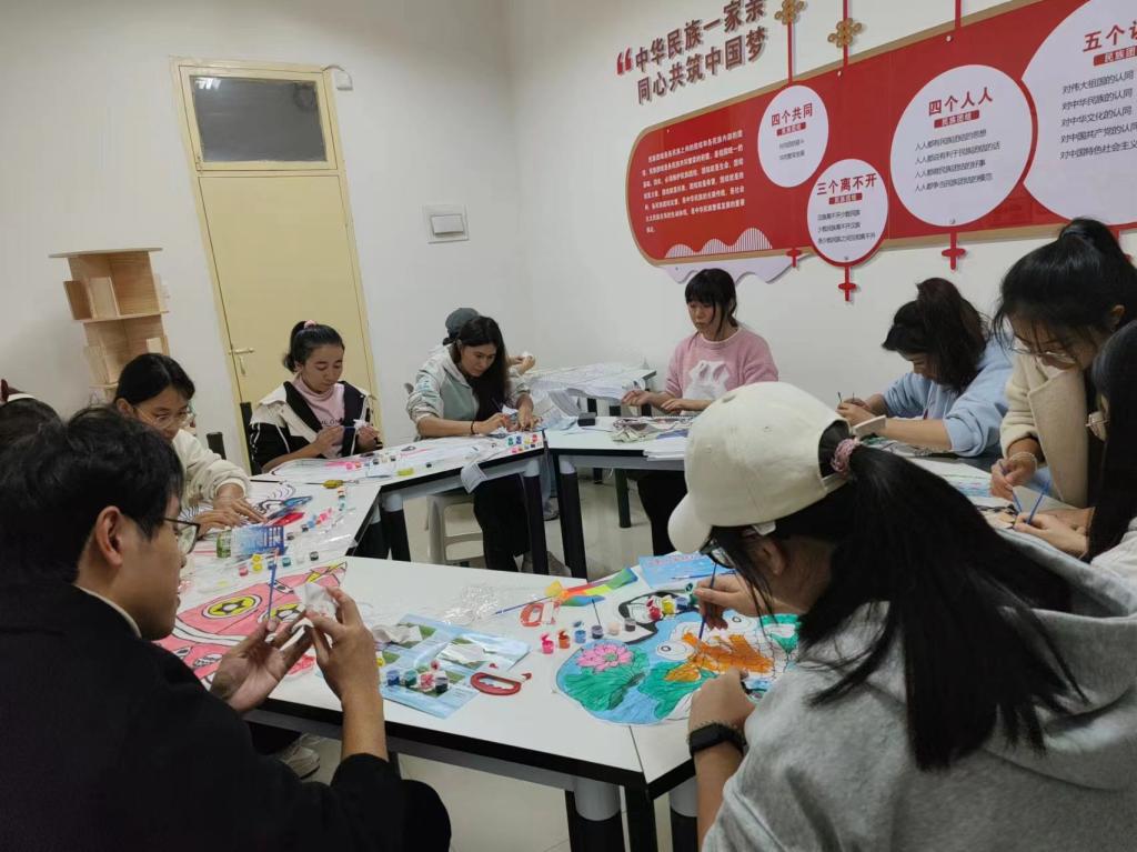 紙鳶舞晴空，藝術(shù)潤(rùn)社區(qū)——我?！耙徽臼健睂W(xué)生社區(qū)成功舉辦紙鳶藝術(shù)體驗(yàn)活動(dòng)